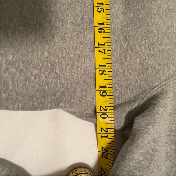 Croft&Barrow cozy, long, ladies sweatshirt. - Picture 3 of 6